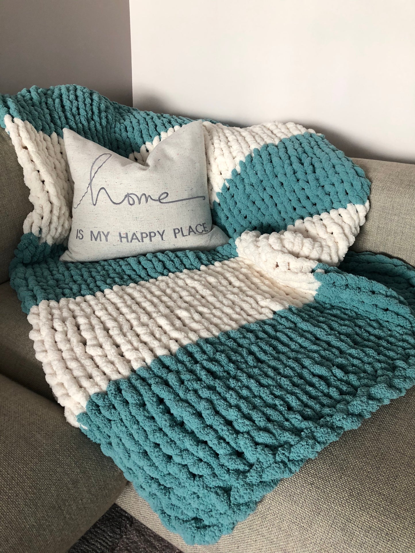 Healing Hand, Chunky Knit Blankets Teal & White