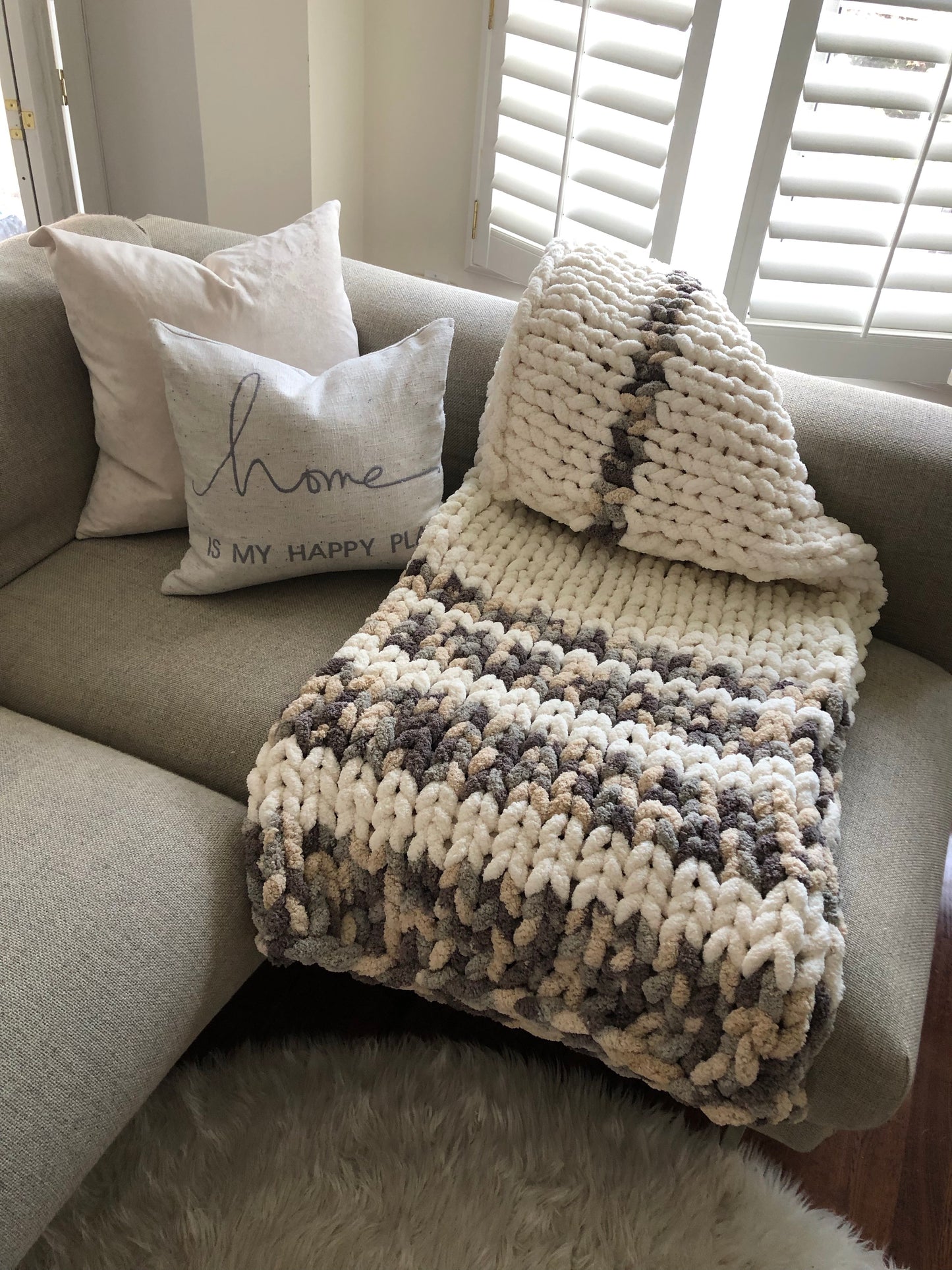 Healing Hand, Chunky Knit Blankets Oatmeal