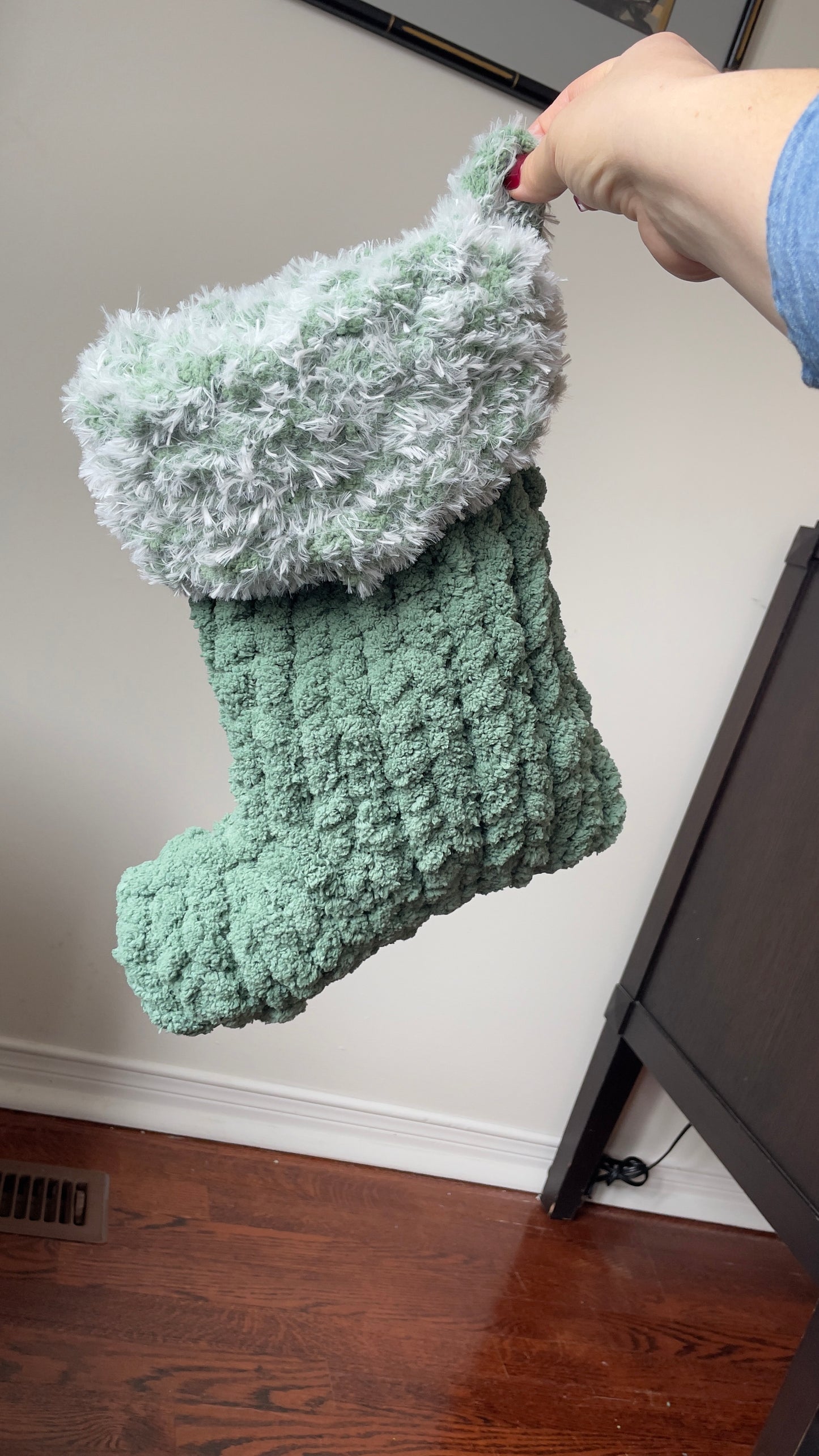 Finger Knit Santa Stocking Pattern: Chunky Yarn DIY (PDF Pattern)
