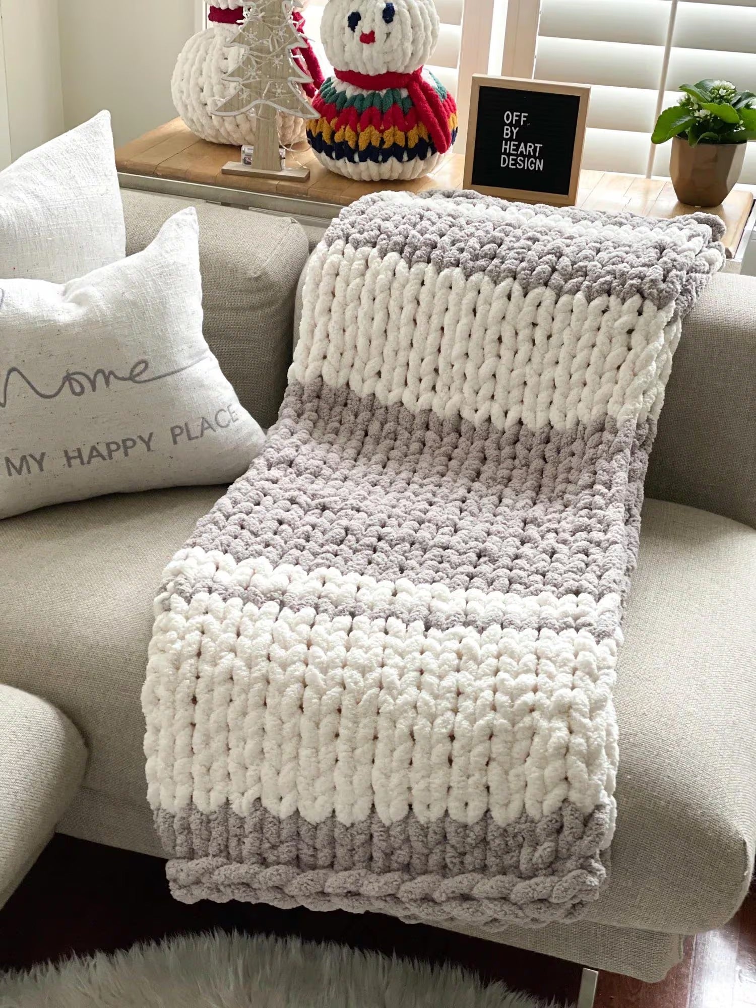 DIY chunky knit blanket pattern made with chenille yarn – Off by Heart Design