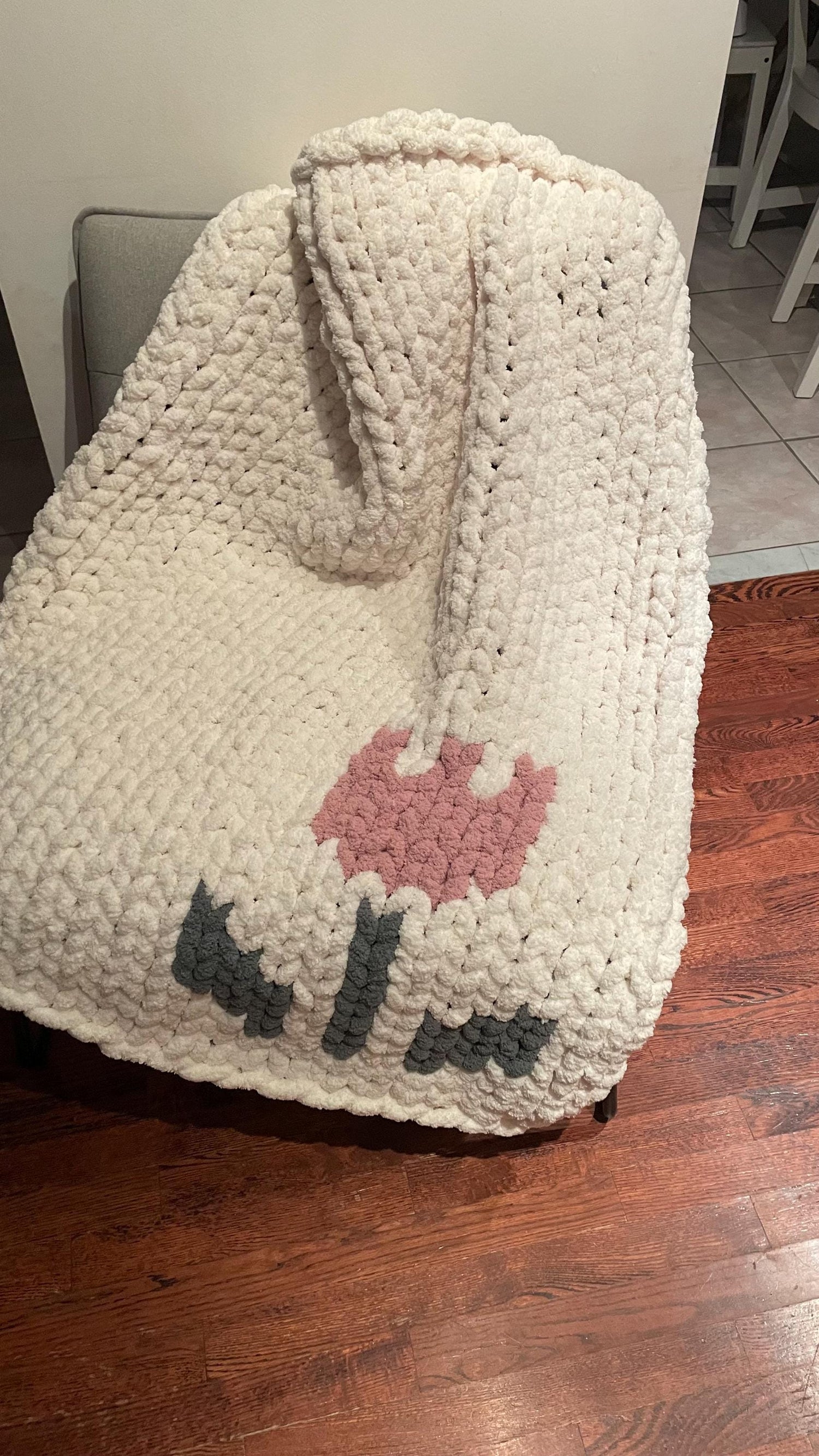 Tulip chunky chenille blanket - additional view