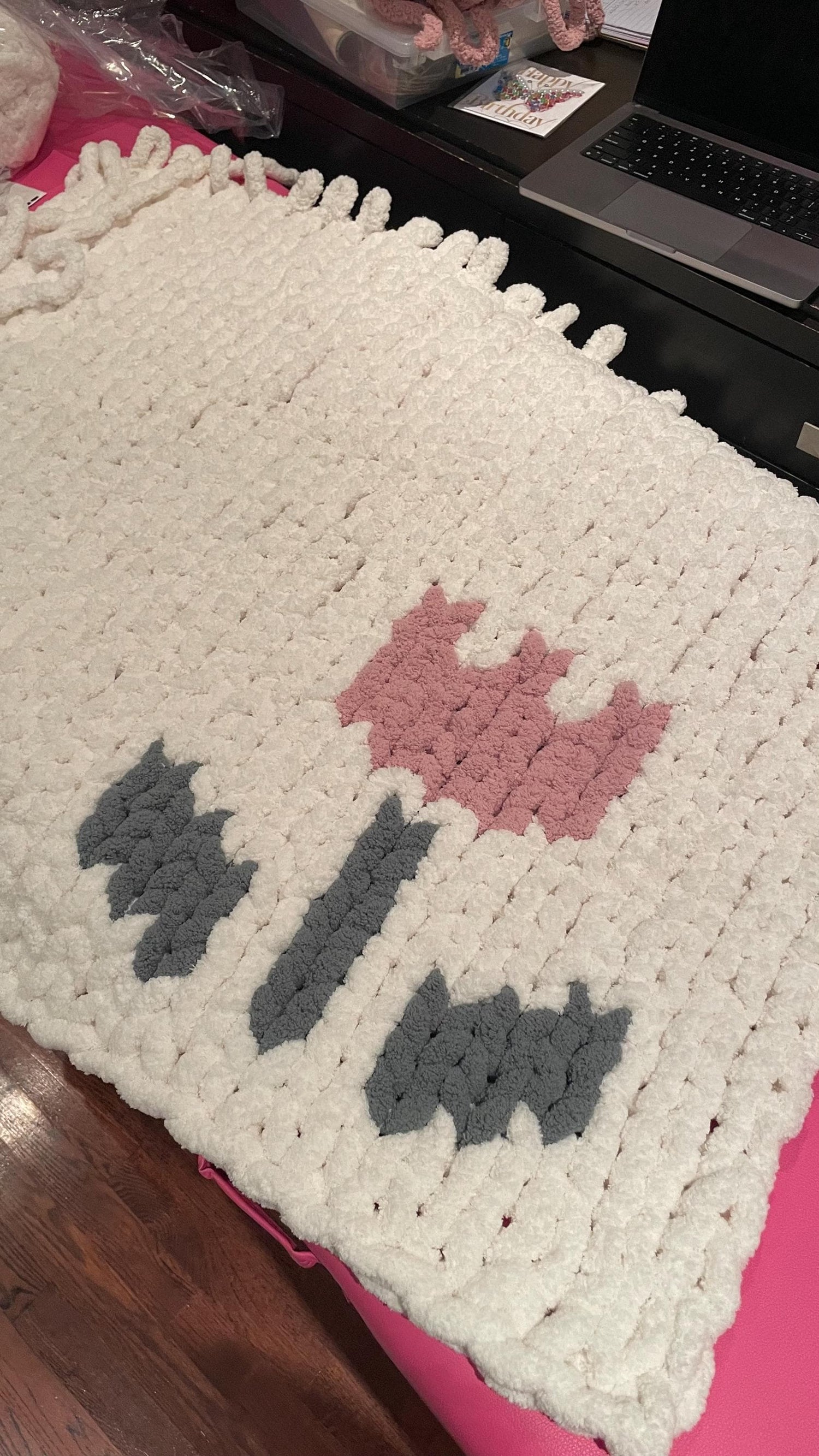 Tulip chunky chenille blanket - lifestyle view