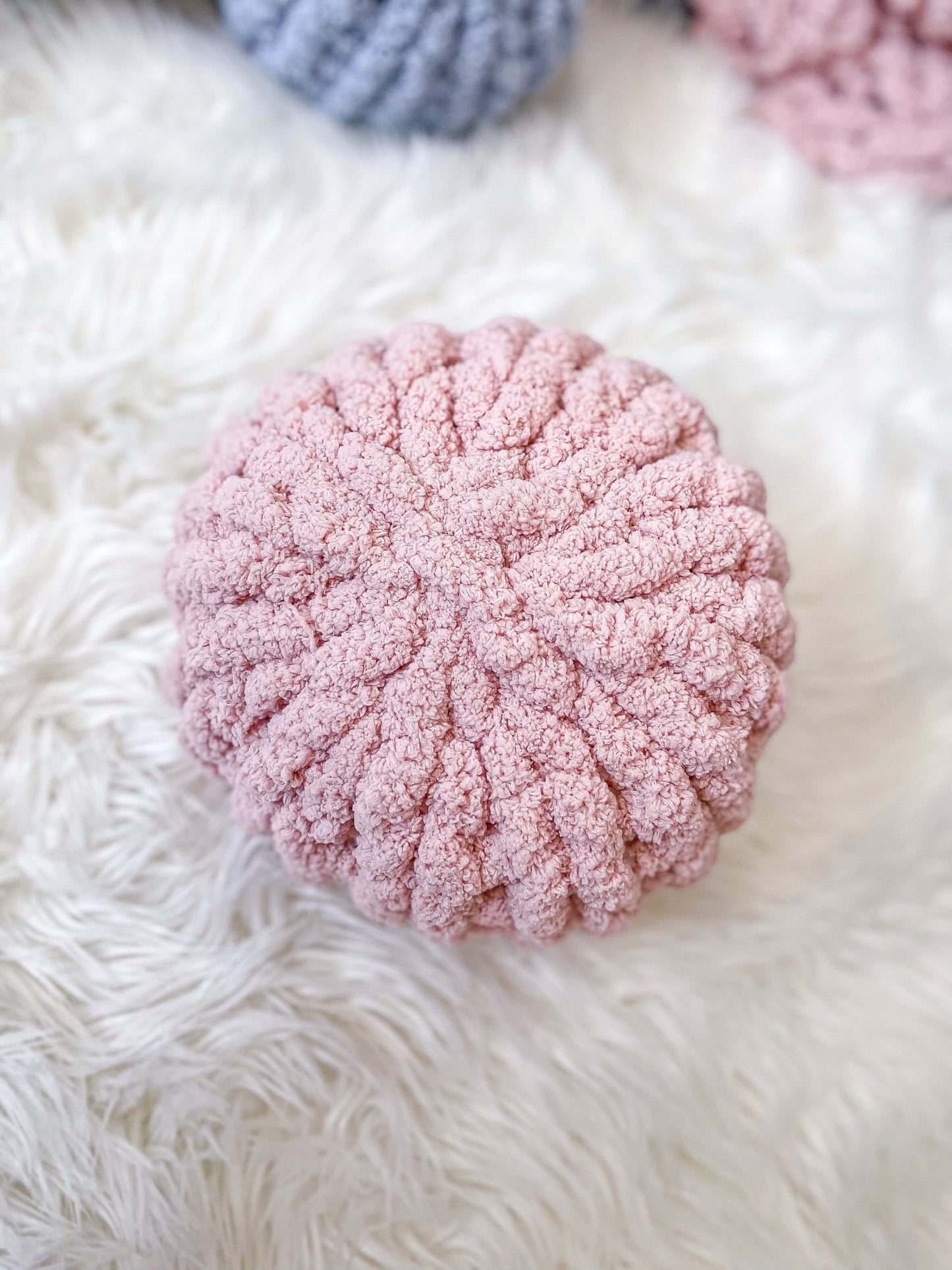 14” Bone White Chunky Knit Circle Throw Pillow