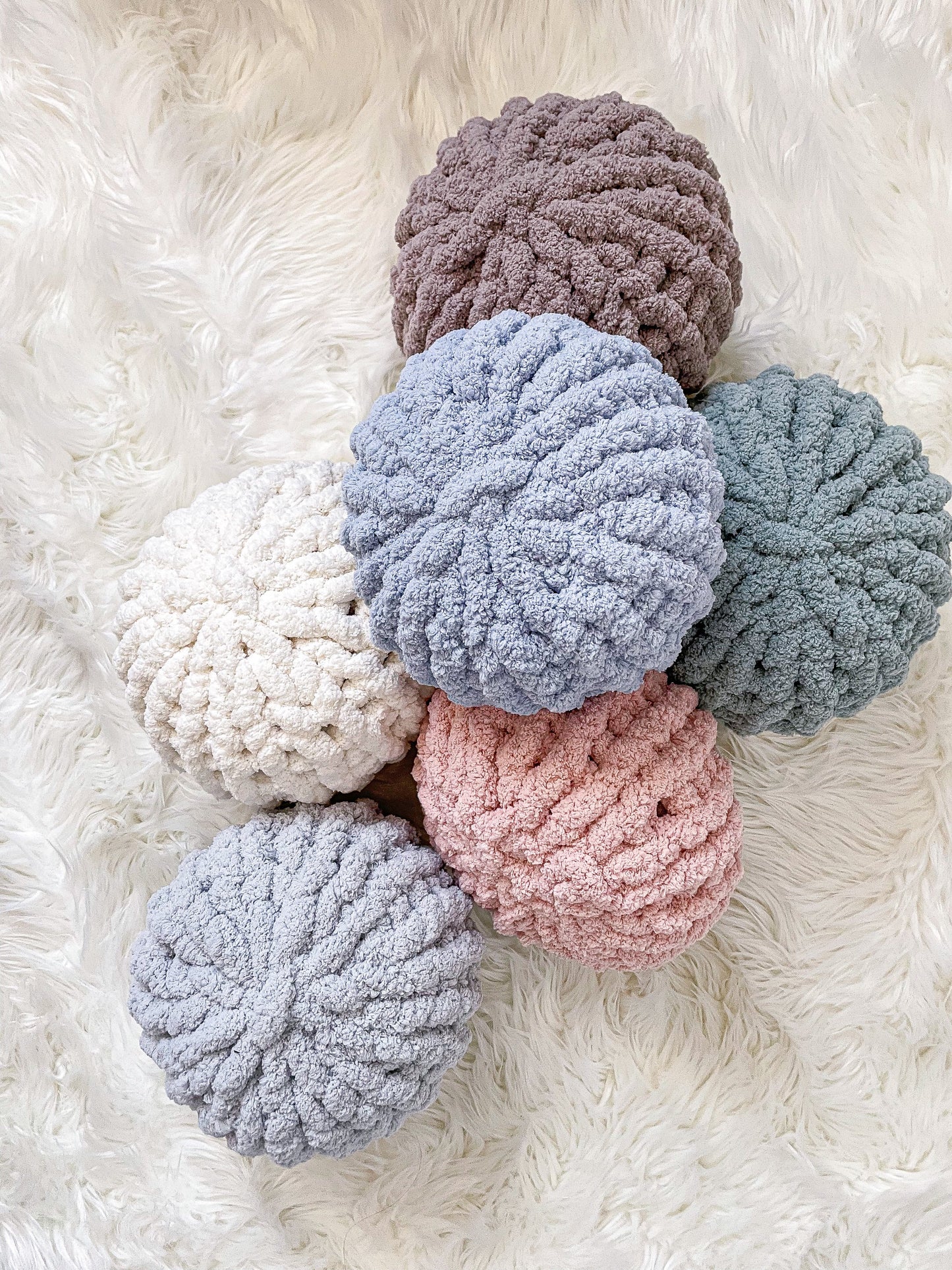 14” Bone White Chunky Knit Circle Throw Pillow