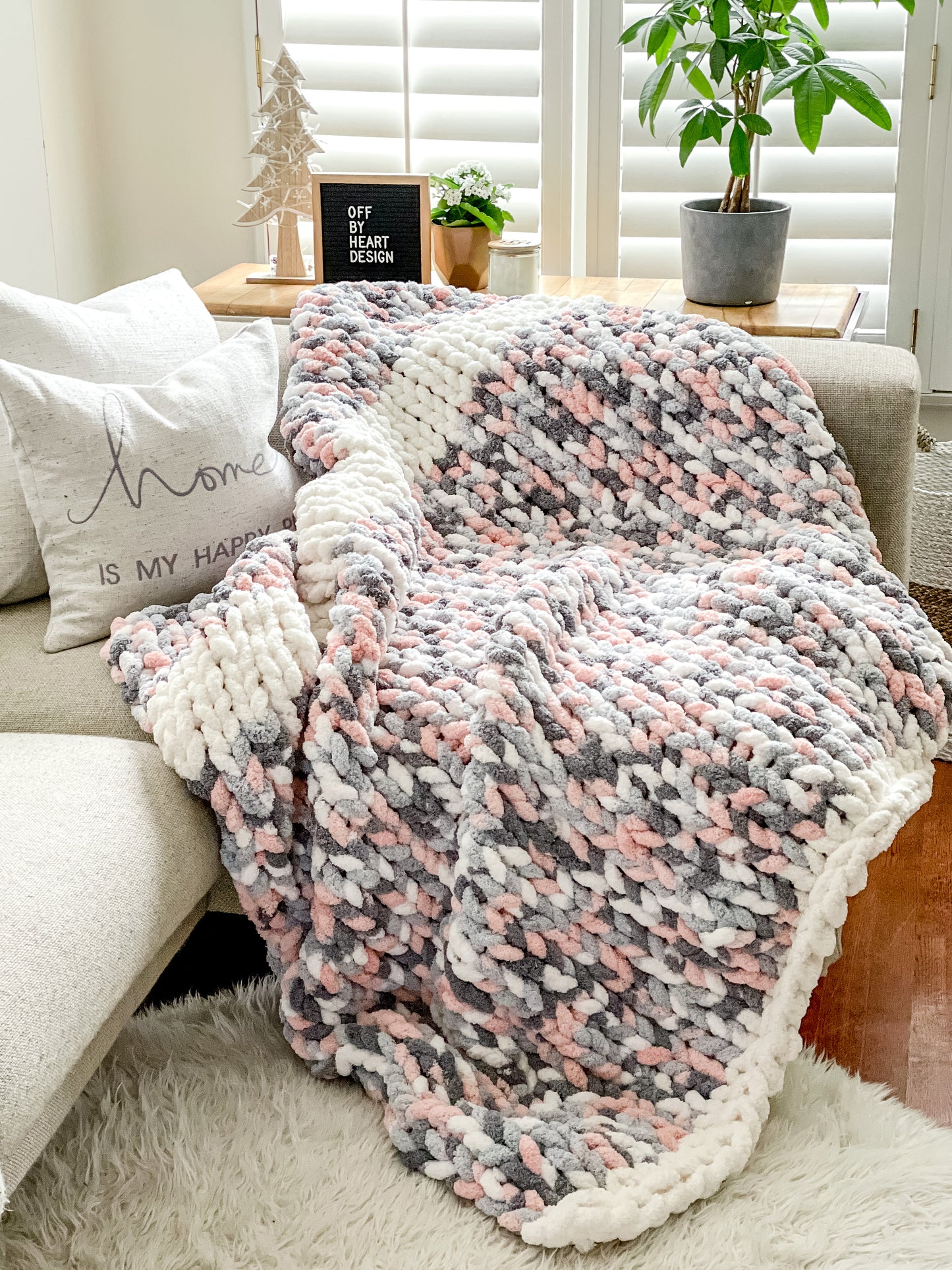 Healing Hand, Chunky Knit Blankets Pink Marble