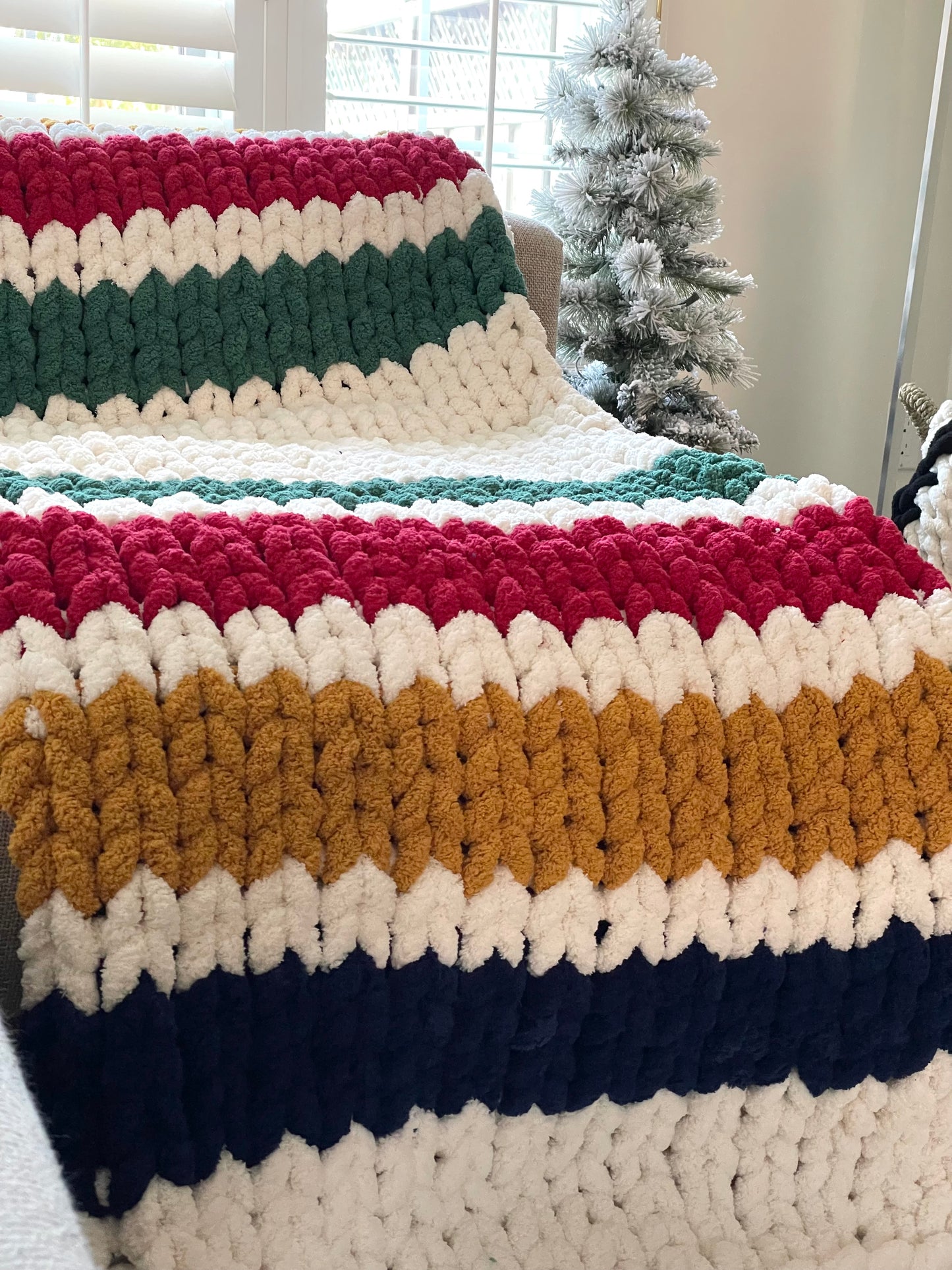 Healing Hand, Chunky Knit Blankets The Explorer