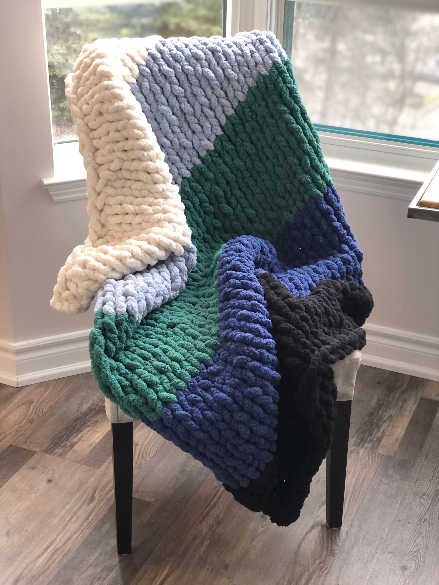 Healing Hand, Chunky Knit Blankets Moody Blues