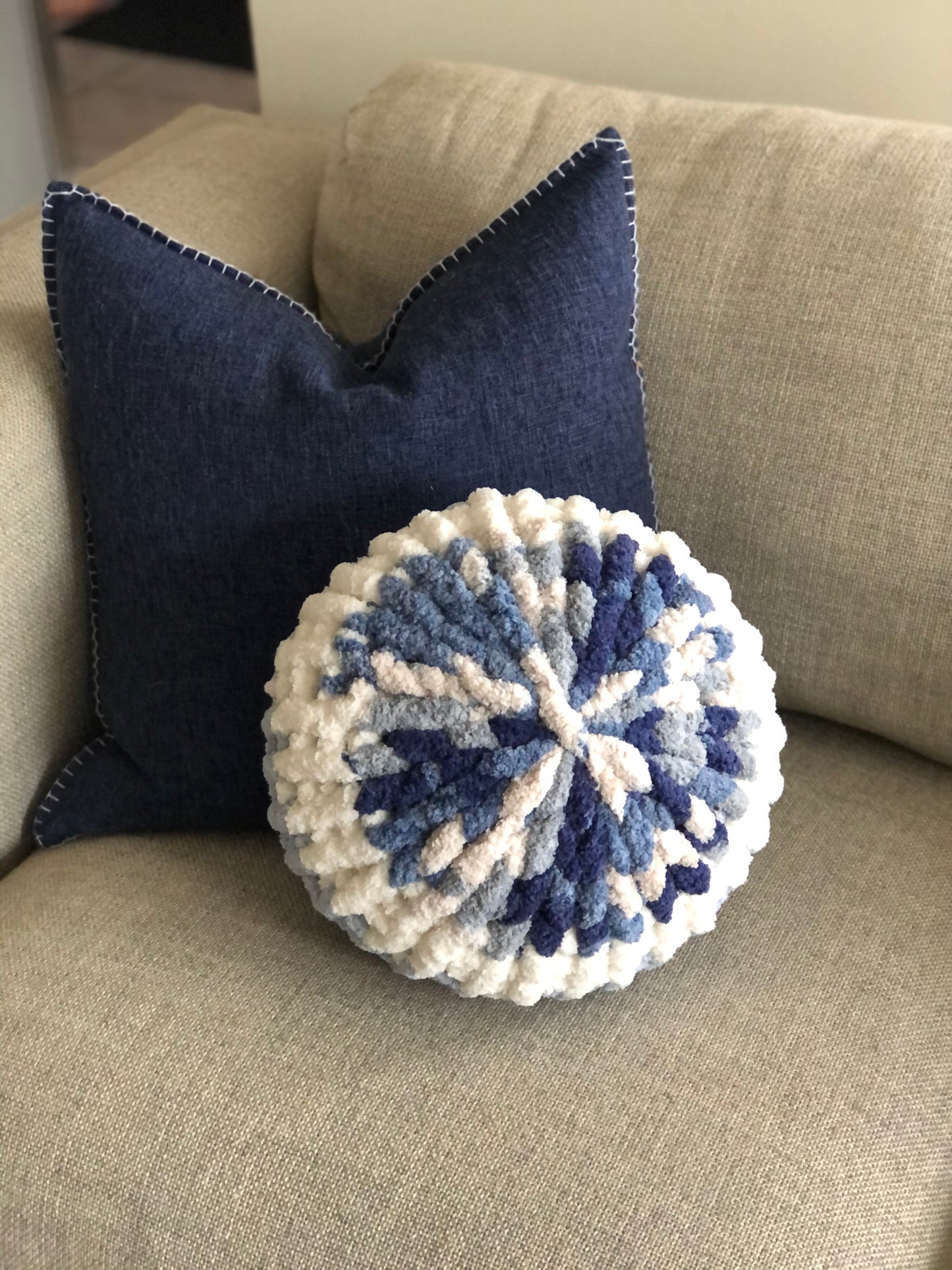 16” Multi Blue Chunky Knit Circle Throw Pillow