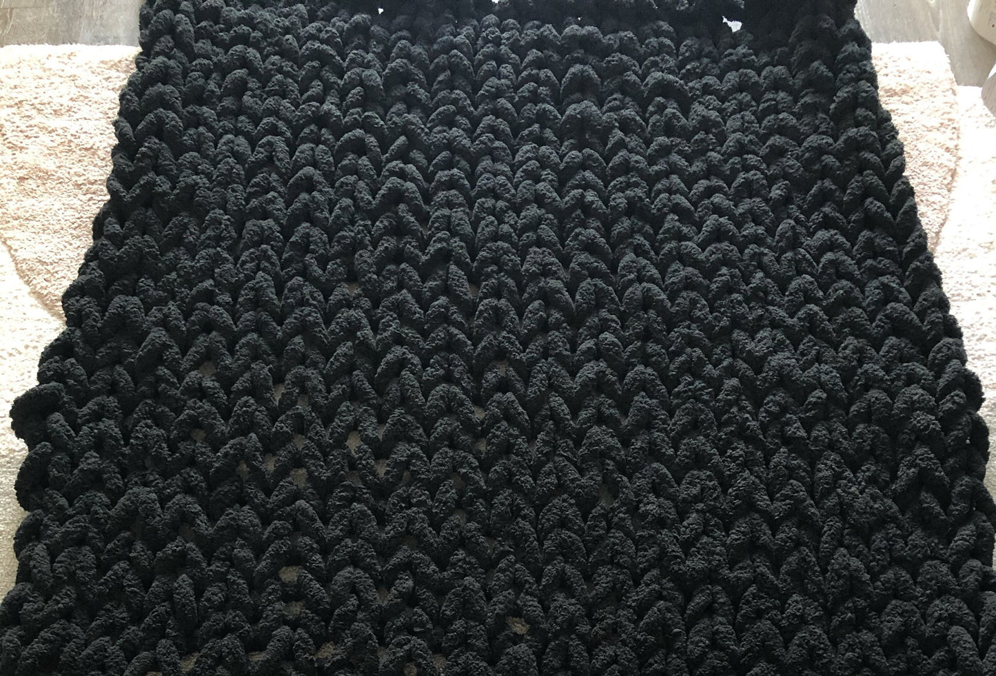 Healing Hand, Chunky Knit Blankets Black Large