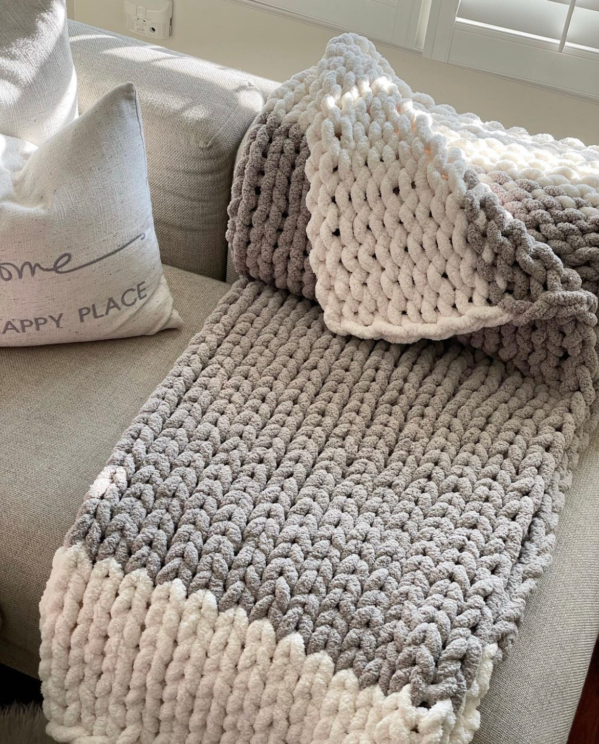 Healing Hand, Chunky Knit Blankets Light Grey with White Ends